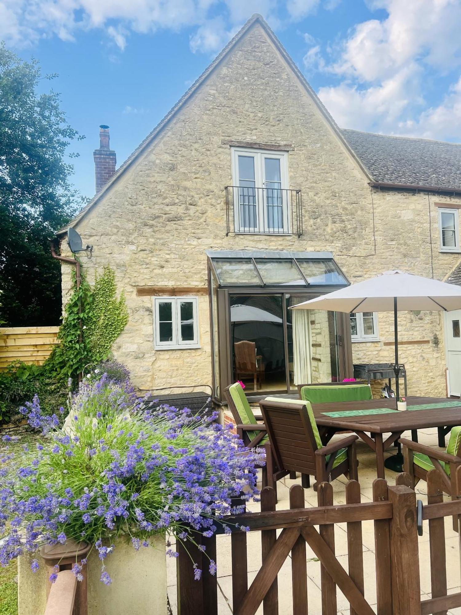 Villa The Old Coach House Witney Exterior foto